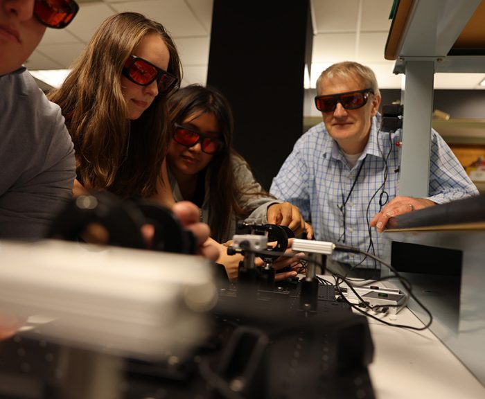 Professor Mo Hasanovic and students